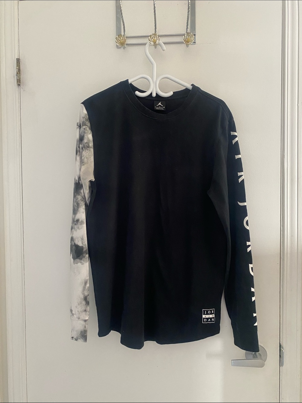 Jordan Dreams Black Cotton long-Sleeve Graphic Tee with Marble Sleeve Size Large